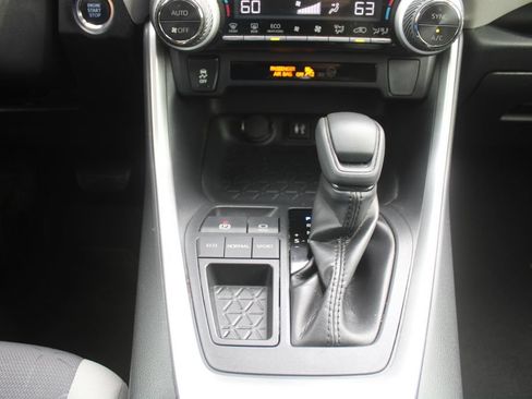 Used 2019 Toyota RAV4 XLE FWD image 33