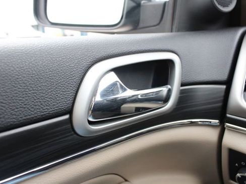 Used 2020 Jeep Grand Cherokee Limited AWD/4WD image 7
