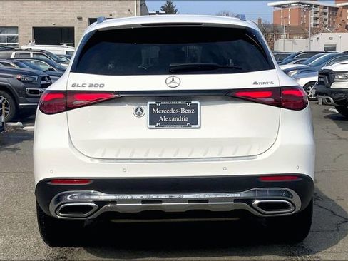 Used 2025 Mercedes-Benz GLC 300 4MATIC image 3