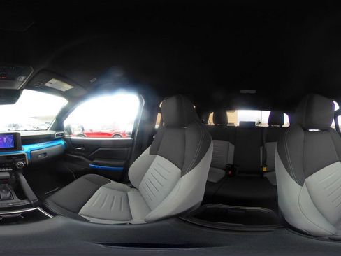 Used 2025 Toyota Tacoma TRD Off-Road image 40