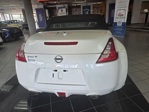 Used 2015 Nissan 370Z Touring Sport RWD image 9