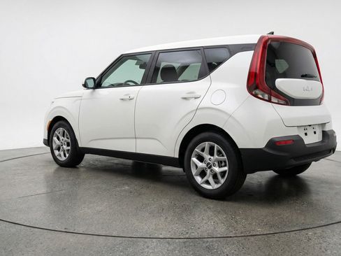 Used 2025 Kia Soul LX w/ LX Technology Package FWD image 6