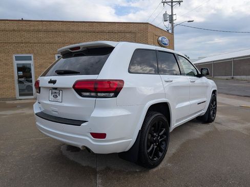 Used 2021 Jeep Grand Cherokee Laredo X AWD/4WD image 6