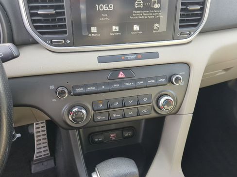 Used 2020 Kia Sportage S image 16