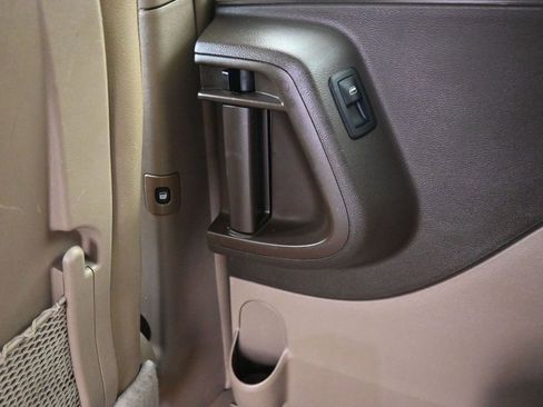 Used 2014 Chrysler Town & Country Touring image 29