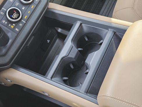 Used 2025 Land Rover Defender 90 X-Dynamic SE image 22