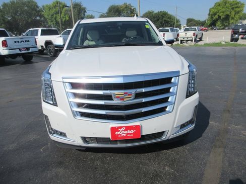 Used 2020 Cadillac Escalade Premium Luxury AWD/4WD image 13