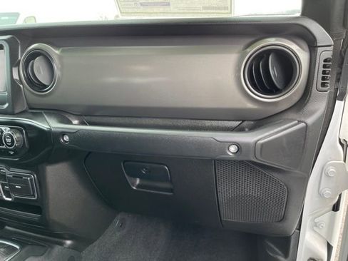 Used 2023 Jeep Gladiator Willys image 35