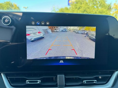 Used 2025 Chevrolet Equinox LT image 17