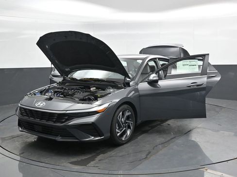 Used 2025 Hyundai Elantra Limited image 55