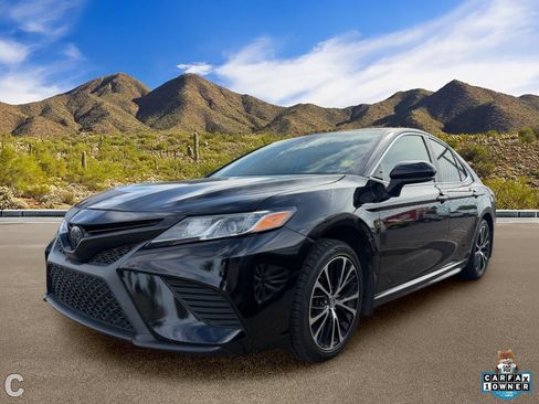 Used 2018 Toyota Camry SE w/ Moonroof Package FWD image 2