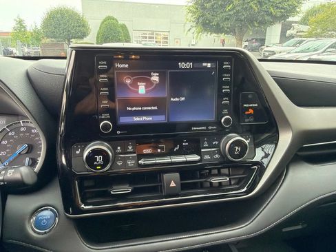 Used 2022 Toyota Highlander XLE AWD/4WD image 33
