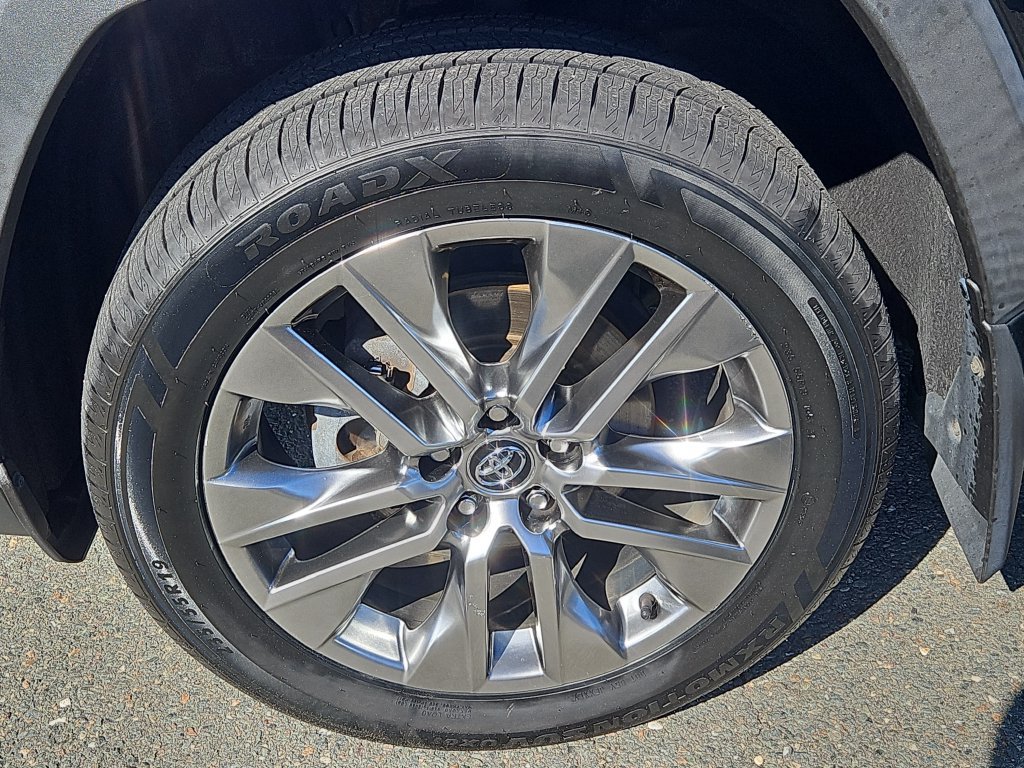 Used 2020 Toyota RAV4 XLE Premium AWD/4WD image 6