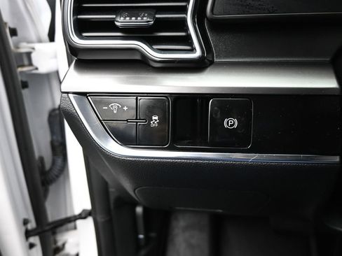 Used 2024 Kia Sportage EX image 13