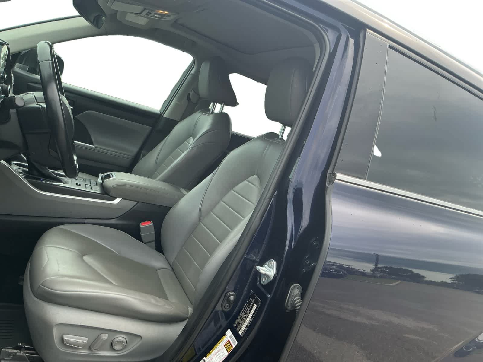 Used 2021 Toyota Highlander XLE AWD/4WD image 9