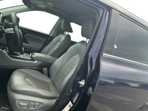 Used 2021 Toyota Highlander XLE AWD/4WD image 9