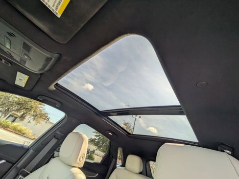 Used 2022 Cadillac XT5 Sportv w/ LPO, ONYX Package image 14