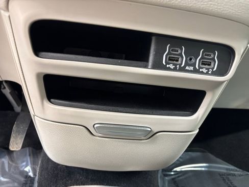 Used 2021 Chrysler Pacifica Touring-L AWD/4WD image 29