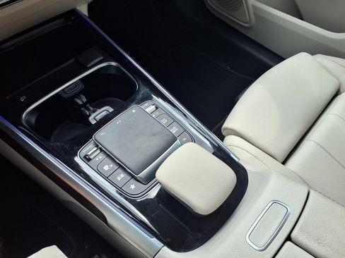 Used 2023 Mercedes-Benz GLB 250 image 25