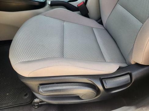 Used 2025 Kia Soul LX w/ LX Technology Package FWD image 24