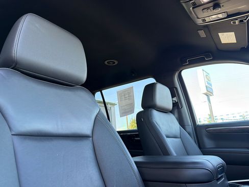 Used 2025 Chevrolet Suburban Z71 AWD/4WD image 15
