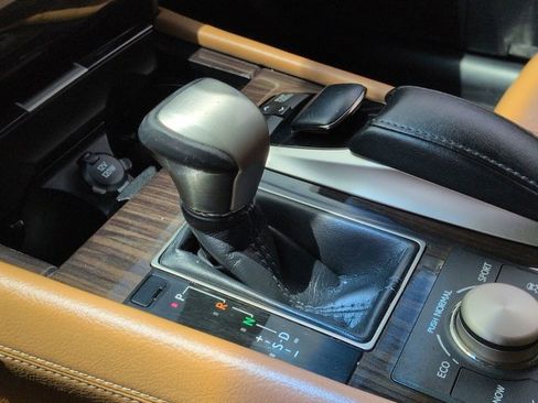 Used 2013 Lexus LS 460 w/ Comfort Pkg RWD image 12