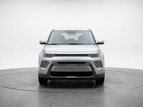 Used 2025 Kia Soul LX w/ LX Technology Package image 2