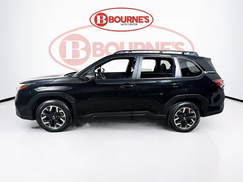 Used 2025 Subaru Forester Premium AWD/4WD image 8