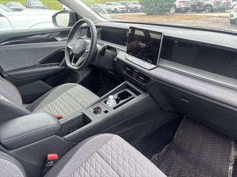 Used 2025 Volkswagen Tiguan S FWD image 6