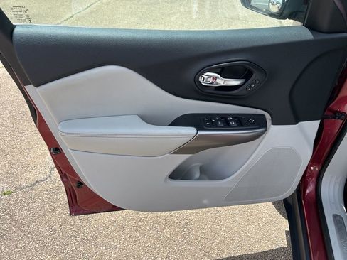 Used 2021 Jeep Cherokee Limited w/ Elite Package image 9