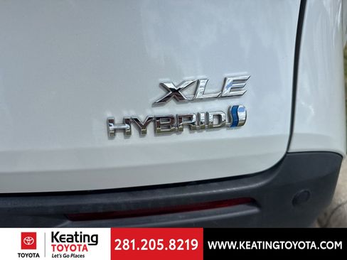 Used 2024 Toyota Sienna XLE image 9