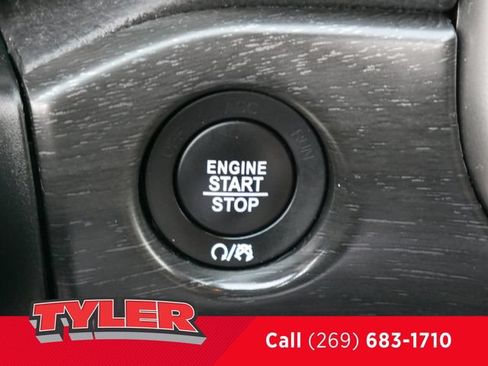 Used 2018 Jeep Grand Cherokee Altitude AWD/4WD image 27