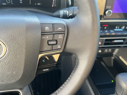 Used 2025 Toyota Camry LE w/ Convenience Package image 18