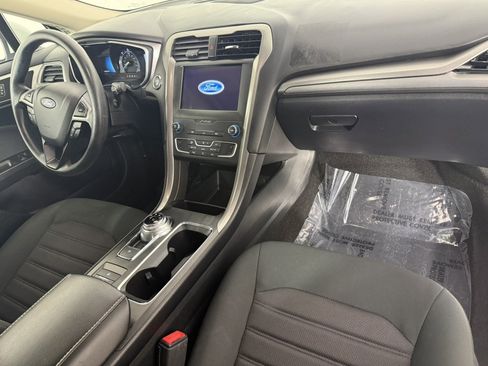 Used 2020 Ford Fusion SE FWD image 11
