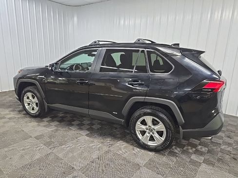 Used 2019 Toyota RAV4 XLE w/ Convenience Package AWD/4WD image 4