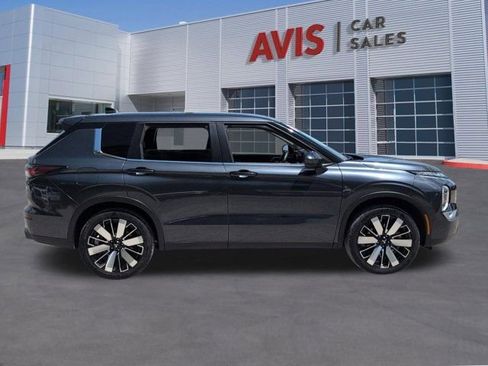 Used 2025 Mitsubishi Outlander SE FWD image 5