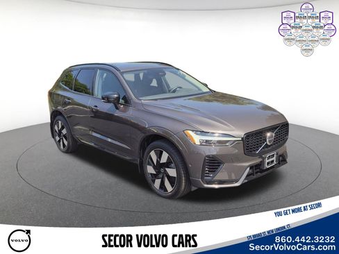 Used 2024 Volvo XC60 T8 Plus w/ Climate Package AWD/4WD image 3