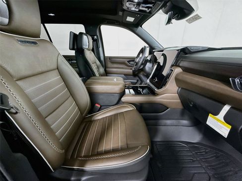 New 2026 GMC Yukon Denali Ultimate w/ LPO, Floor Liner Package AWD/4WD image 25