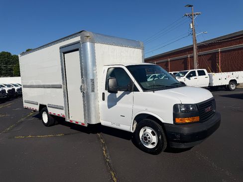 Used 2022 GMC Savana 3500 Extended w/ Power Convenience Package RWD image 1