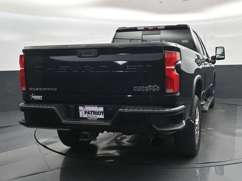 Used 2024 Chevrolet Silverado 2500 High Country w/ High Country Premium Package AWD/4WD image 2