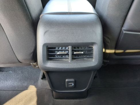 Used 2024 GMC Terrain SLE image 28