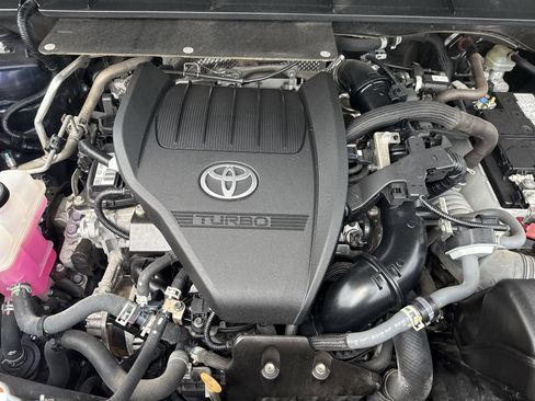 Used 2023 Toyota Highlander Platinum image 18