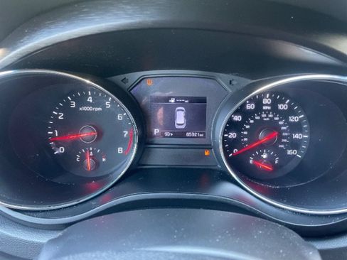 Used 2021 Kia Sedona LX FWD image 14