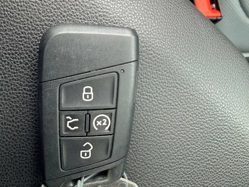 Used 2025 Volkswagen Jetta SEL FWD image 31