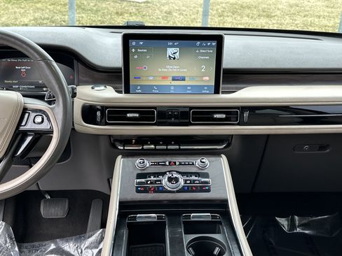 Used 2022 Lincoln Aviator Reserve w/ Equipment Group 201A image 30