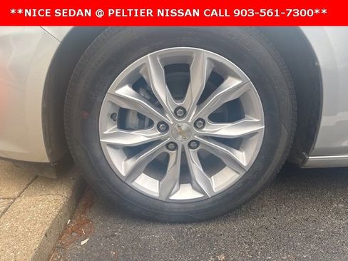 Used 2020 Chevrolet Malibu LT image 3