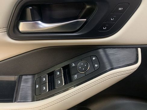 Used 2023 Nissan Rogue SL w/ SL Premium Package image 12