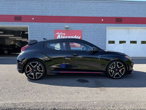 Used 2022 Hyundai Veloster N FWD image 2