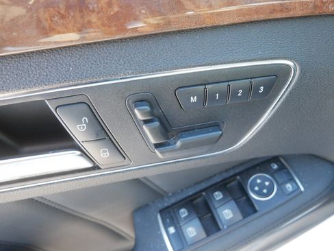 Used 2013 Mercedes-Benz E 350 4MATIC Sedan image 21