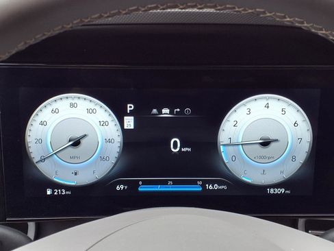 Used 2025 Hyundai Elantra SEL image 20